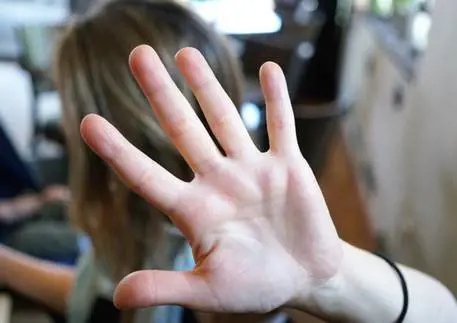 "Apri bocca quando...". Le minacce della famiglia rom