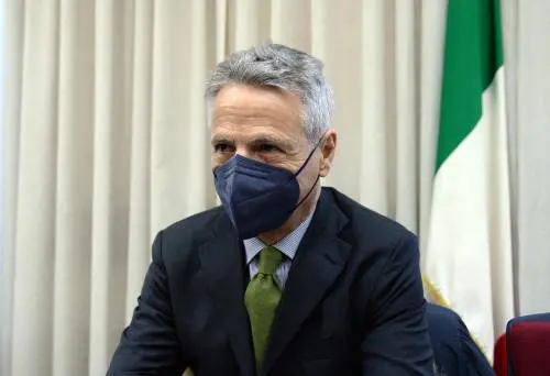 "Rossi non si è ucciso, quelle lettere non sue". Il teorema Mussari sulla morte del manager