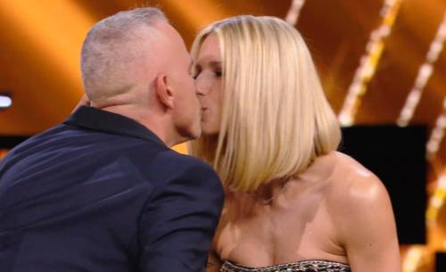 Il bacio di Eros a Michelle: cosa è successo