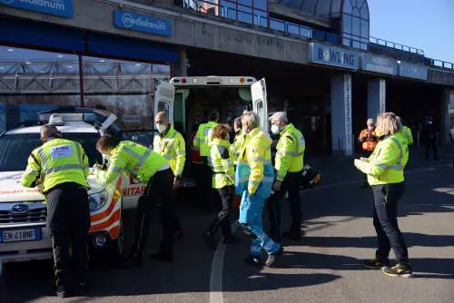 Sostanza irritante nell’aria, 40 persone evacuate dal Forum di Assago