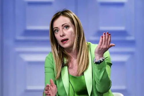 Stoppata a Milano la "fiera dell'utero in affitto". Il centrodestra alza il tiro: "Moratoria globale"