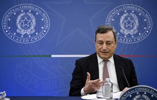 Roadmap di Draghi "Ancora incertezza poi allentiamo". Ma con gradualità