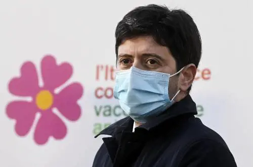 "Speranza ha il Covid? Crepi". L'odio no-vax si riaccende in rete