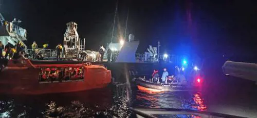 Corfù: traghetto in fiamme 11 dispersi, italiani salvi