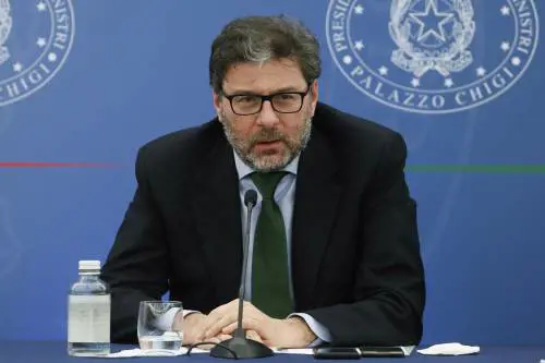 "Basta tornaconti elettorali". Giorgetti contro le "baruffe quotidiane"