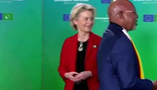 Il ministro arriva e "umilia" la Von der Leyen: il video fa il giro del mondo
