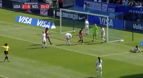 Tre autogol nella stessa partita: la calciatrice fa il record