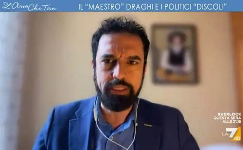"Già che scrive...", "E la pancia?": rissa Calenda-Giarrusso