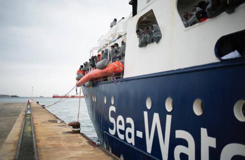 Il legale della Corte Ue affonda le Ong: "Il blocco alle navi è lecito"