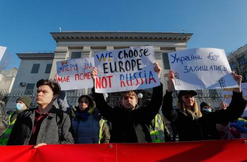 Ora Mosca muove altri militari. "Rischio attacco su vasta scala"