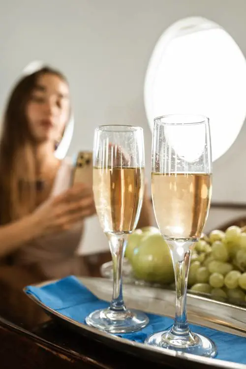 Alcol a bordo degli aerei, quei brindisi pericolosi