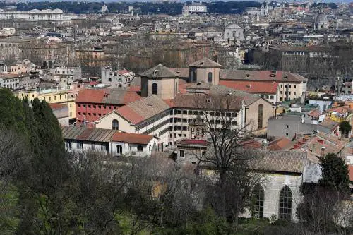 Si è svegliato l'uomo che dormiva da un anno a Regina Coeli