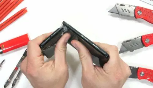 OnePlus 10 Pro, lo smartphone che si piega (e non dovrebbe)