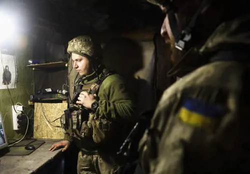Riservisti e carri armati sui treni: così è scattata l'ora X per Kiev