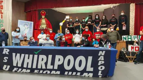 Mille giorni di vertenza Whirlpool: lavoratori di nuovo in piazza