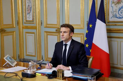 Macron avverte: "Il peggio deve ancora venire". Dagli Usa stop alla No fly zone e 10 miliardi di aiuti