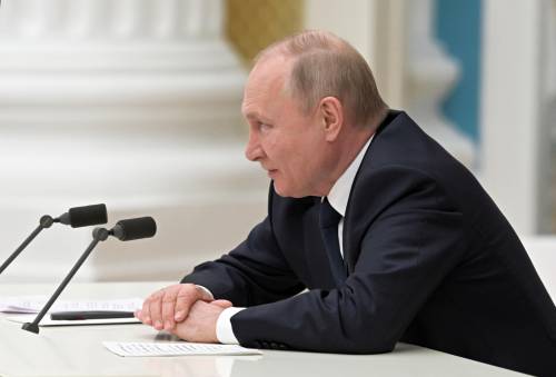 Putin giura: "Pronti a tutto". E punta al governo fantoccio