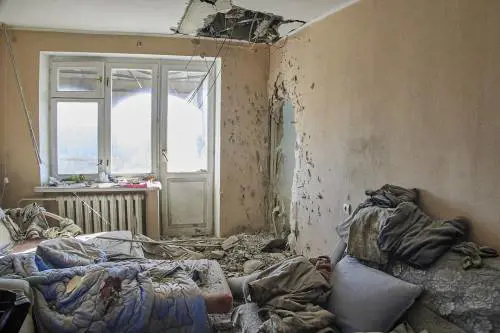 Missili su Kiev, esplosioni in centro. Zelensky: "Noi lasciati soli"