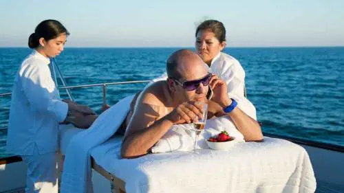 Sole a catinelle, accuse di plagio contro Checco Zalone