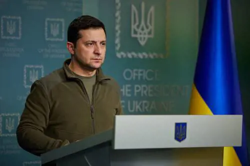 Braccato da Putin e nazionalisti: adesso Zelensky rischia davvero