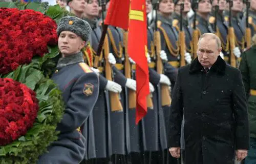 In Russia è record di prelievi. Ora l'economia fa paura
