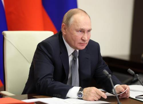 "Distruggeremo l'anti-Russia creata da Occidente": Putin allontana la tregua