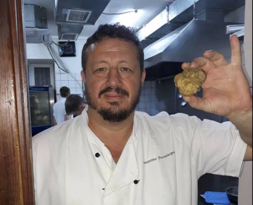Chef italiano a Kiev: "Situazione orribile. Non scappo e mi unirò all'esercito ucraino"