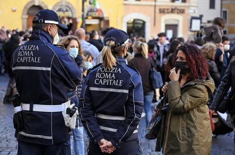 Insulta i vigili di Roma dopo una multa, assolta con formula piena