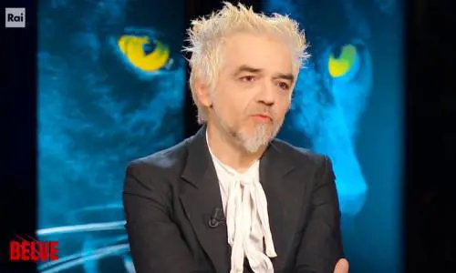 Morgan in imbarazzo per la domanda sui rapporti omosessuali: "In che senso?"