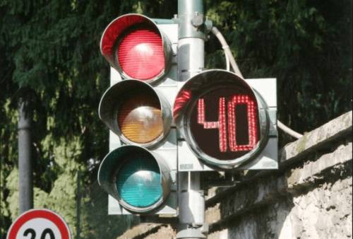 Il viceministro Morelli: “Obbligo di countdown a semafori e incroci pericolosi”