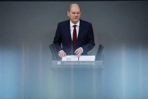 "In vacanza dopo la catastrofe". Nuova tegola sul governo di Scholz