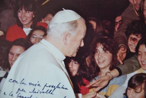 Mirella Gregori con Papa Karol Wojtyla. Photo Credits Mauro Valentini