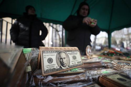 Putin prepara la risposta alle sanzioni: cosa può fare per ridare fiato all'economia