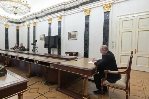 Putin gioca alla roulette russa: ecco cosa rischia