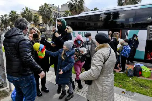 "Covid hotel e ospedali per accogliere i profughi"