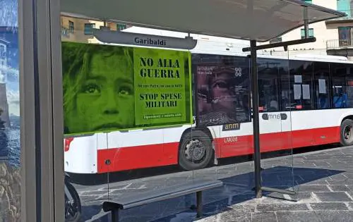 "Né con Putin, né con la Nato": è polemica per i manifesti dei dipendenti Anm