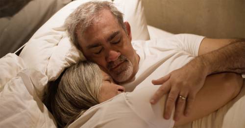 Russare nel sonno: i rimedi naturali per over 60