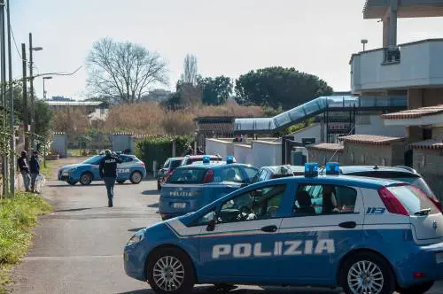 Agguato di finti poliziotti. Ferito il boss mafioso e suo figlio di 16 anni