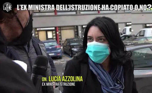 "Ha copiato", "Querelato". L'ex ministro Azzolina nel mirino de Le Iene 