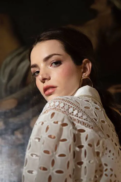 Aurora Ruffino è la protagonista di Noi. "La mia Rebecca? È una donna ribelle e anticonvenzionale"