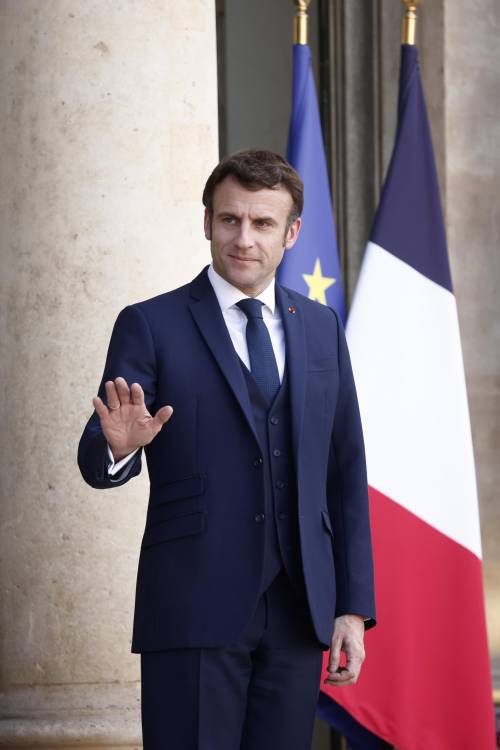 "Pronto a ricandidarmi": Macron punta all'Eliseo