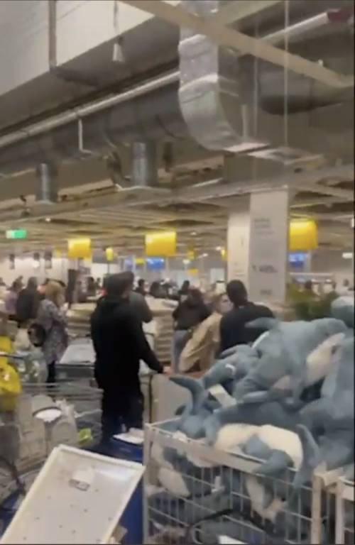 Ikea chiude in Russia. I clienti prendono d'assalto i negozi