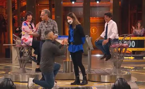 Proposta di matrimonio a sorpresa, Bonolis: "Chiamate la De Filippi"