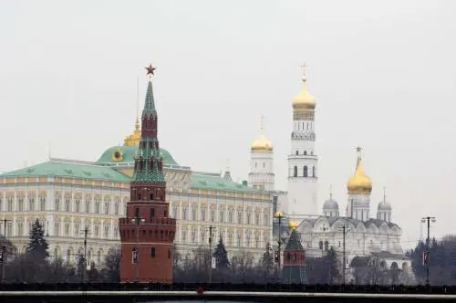 "Dalla Russia 300 milioni ai partiti politici": caos per la rivelazione dei servizi americani
