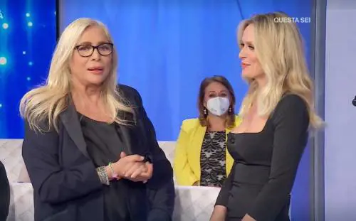 "Devo venire alle due...". Serena Autieri bacchetta la Venier