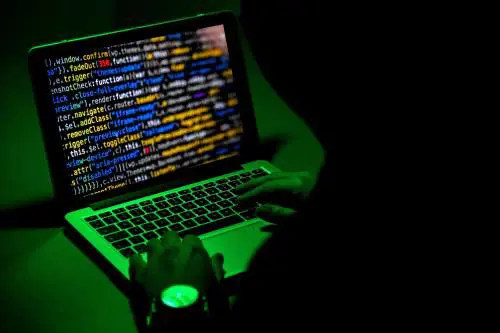 "Fermiamo i ventilatori". La minaccia degli hacker russi agli ospedali