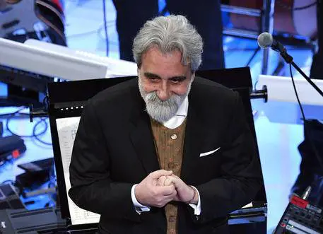 Vessicchio ora racconta: "La Vanoni mi lanciò una scarpa..."