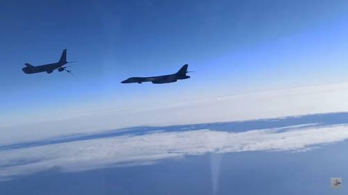 Caccia russi e cinesi violano lo spazio di difesa aerea: alta tensione nei cieli coreani