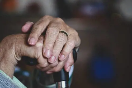 Anziani picchiati e sedati nella casa di riposo