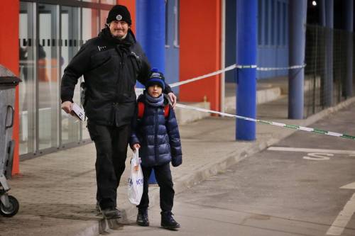 Mille km per fuggire dalle bombe: il bimbo ucraino diventato eroe